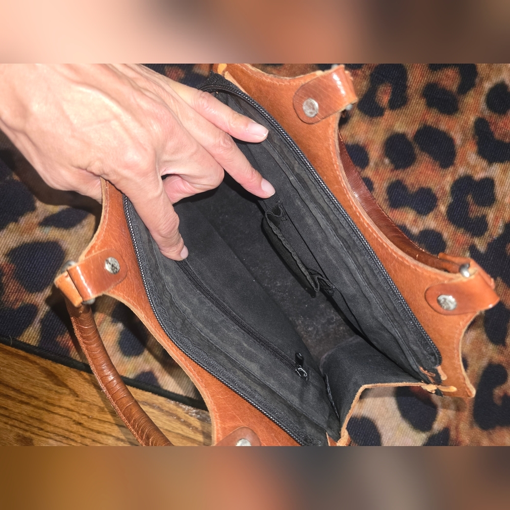 Leather Vintage ADORABLE handbag - Picture 6 of 6